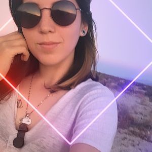 Meet your Posher, Alejandra